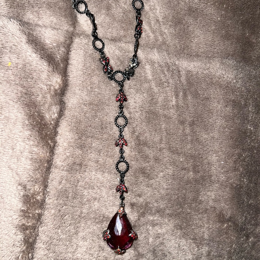 BEAUTIFUL RED CHOKER